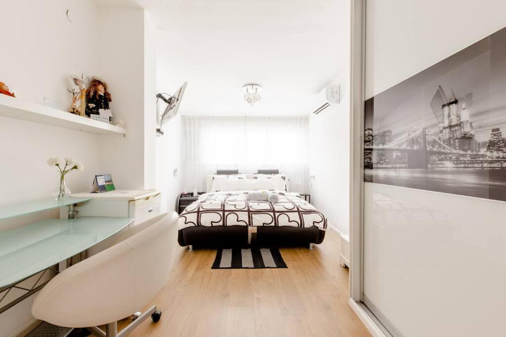 Апартаменты Charming Unit With Pool And Great Amenities Ришон-ле-Цион Экстерьер фото