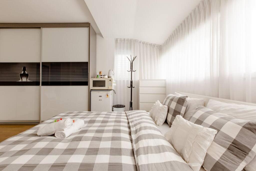 Апартаменты Charming Unit With Pool And Great Amenities Ришон-ле-Цион Экстерьер фото