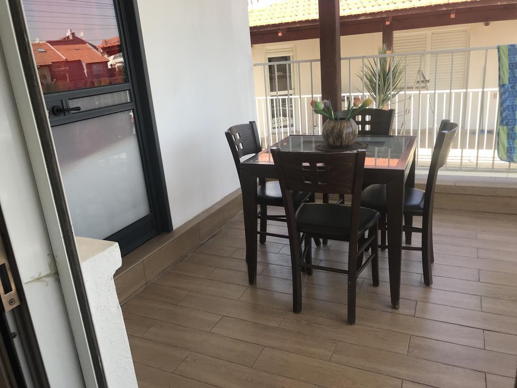 Апартаменты Charming Unit With Pool And Great Amenities Ришон-ле-Цион Экстерьер фото