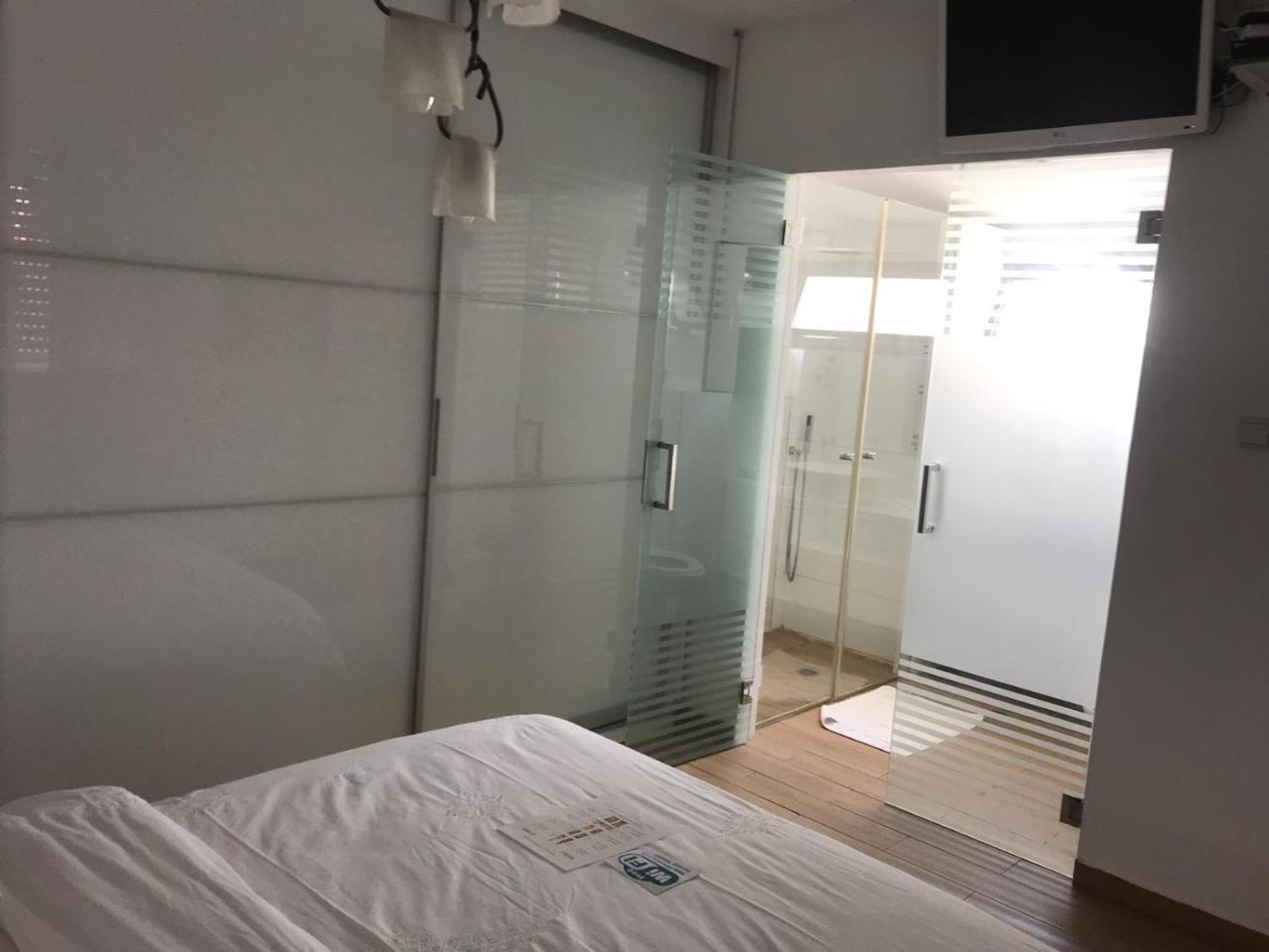Апартаменты Charming Unit With Pool And Great Amenities Ришон-ле-Цион Экстерьер фото