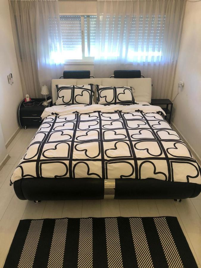 Апартаменты Charming Unit With Pool And Great Amenities Ришон-ле-Цион Экстерьер фото